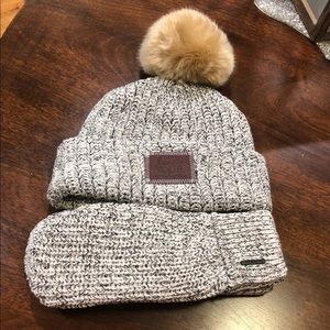 Love your melon hat and mittens set